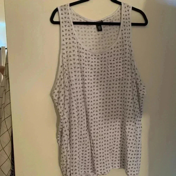 Torrid Tank Top with Pocket - Picture 1 of 4